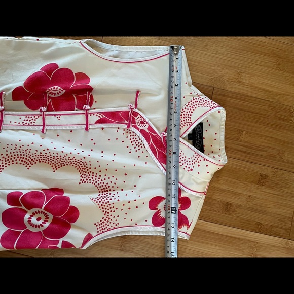 Unique Vest in qi pao/cheongsam style. Minimal wear. - Picture 2 of 8